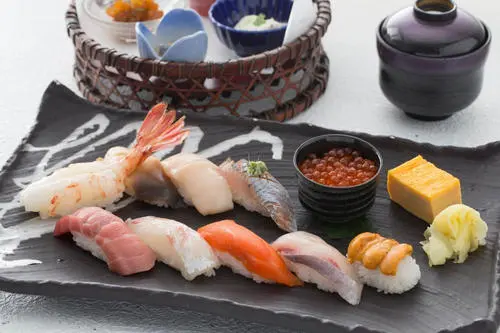 海胆、鲑鱼子价格暴涨两三倍！日本年货市场多种海产品涨价!