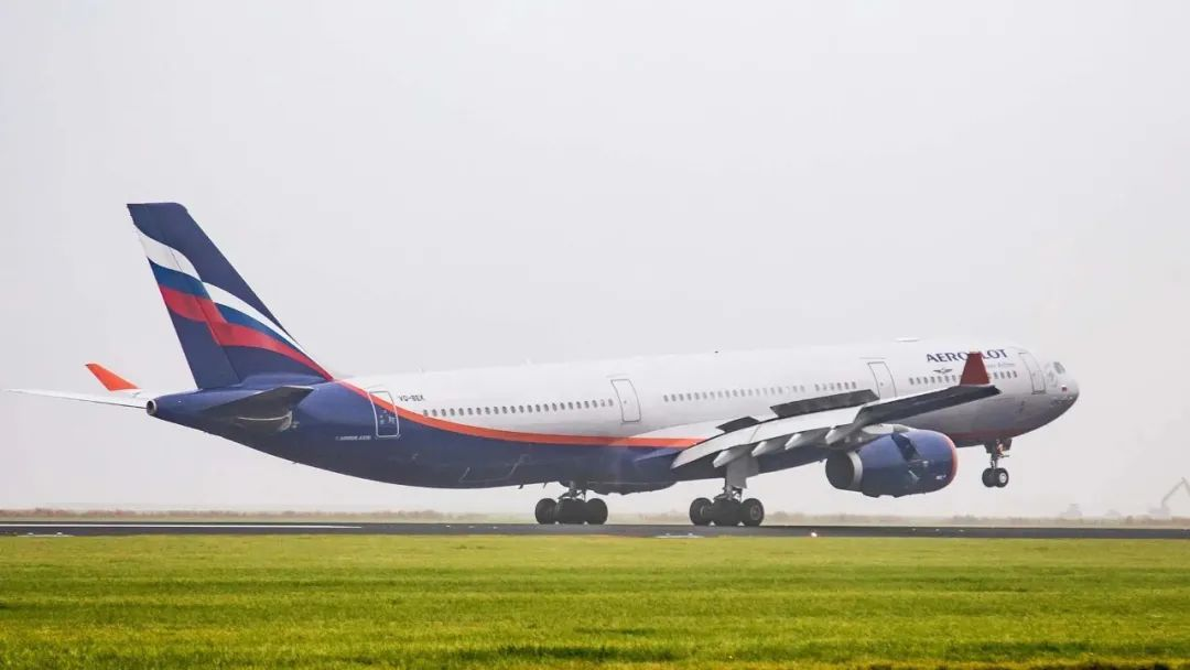 俄罗斯航空公司扣押从西方公司租用的500多架商用飞机！波音、空客做出回应！
