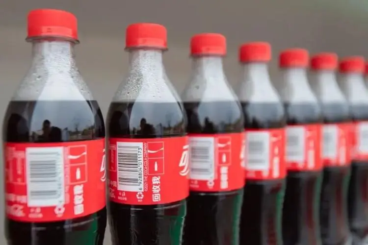 可口可乐宣布小于1升塑料瓶全部由100%回收塑料造
