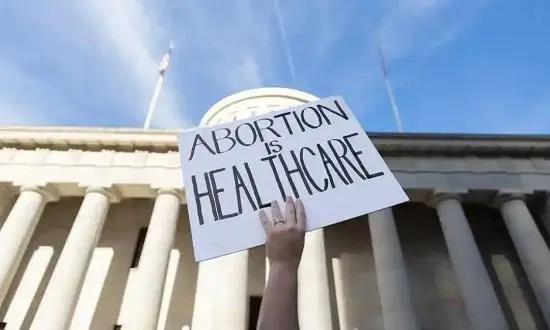 美国会众议院通过两项法案保护女性堕胎权