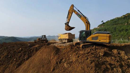 贵州首台！徐工电动挖掘机开启绿色矿山之旅