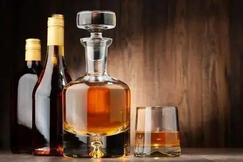 疫情下国内威士忌市场仍在升温 加速与白酒争夺年轻客群