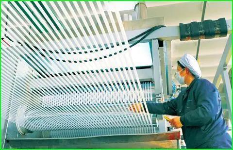 国内首套大丝束碳纤维生产线完成设备安装